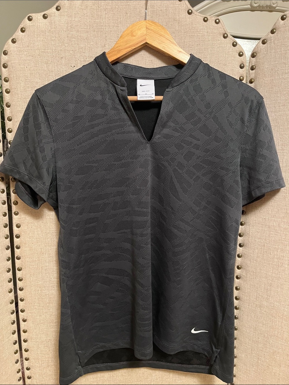 Women’s Nike dri fit golf run shirt size medium